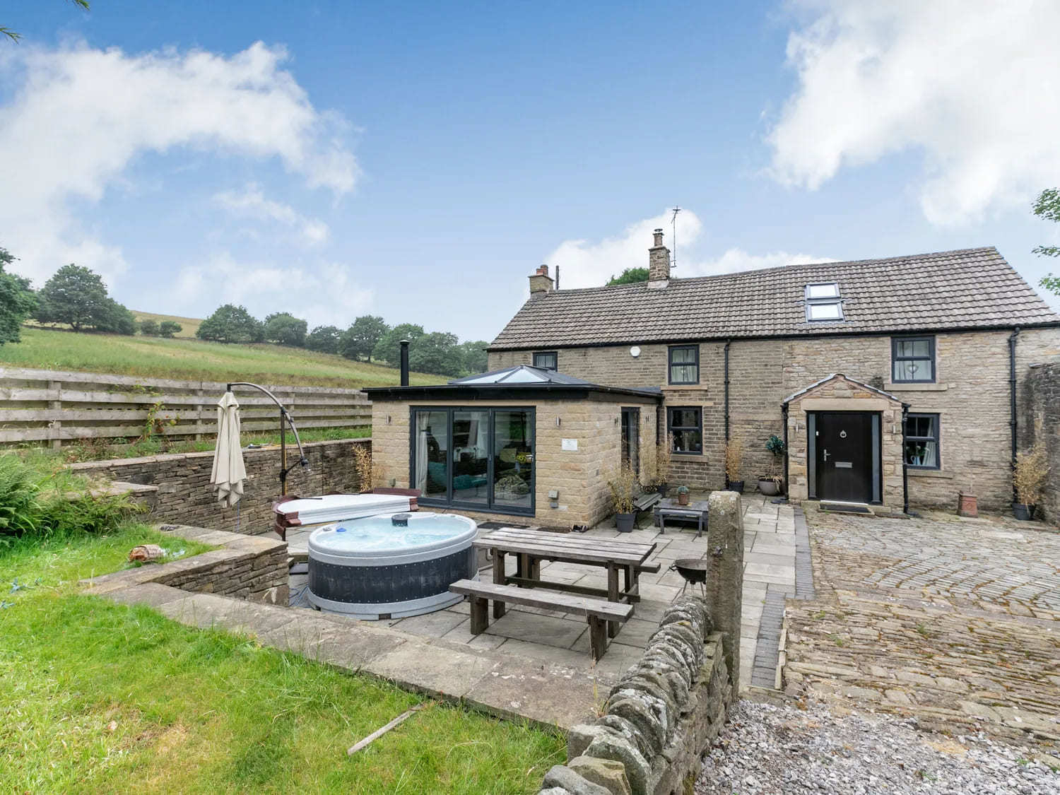 carr-house-farm-peak-district-hot-tub-cottage-for-10