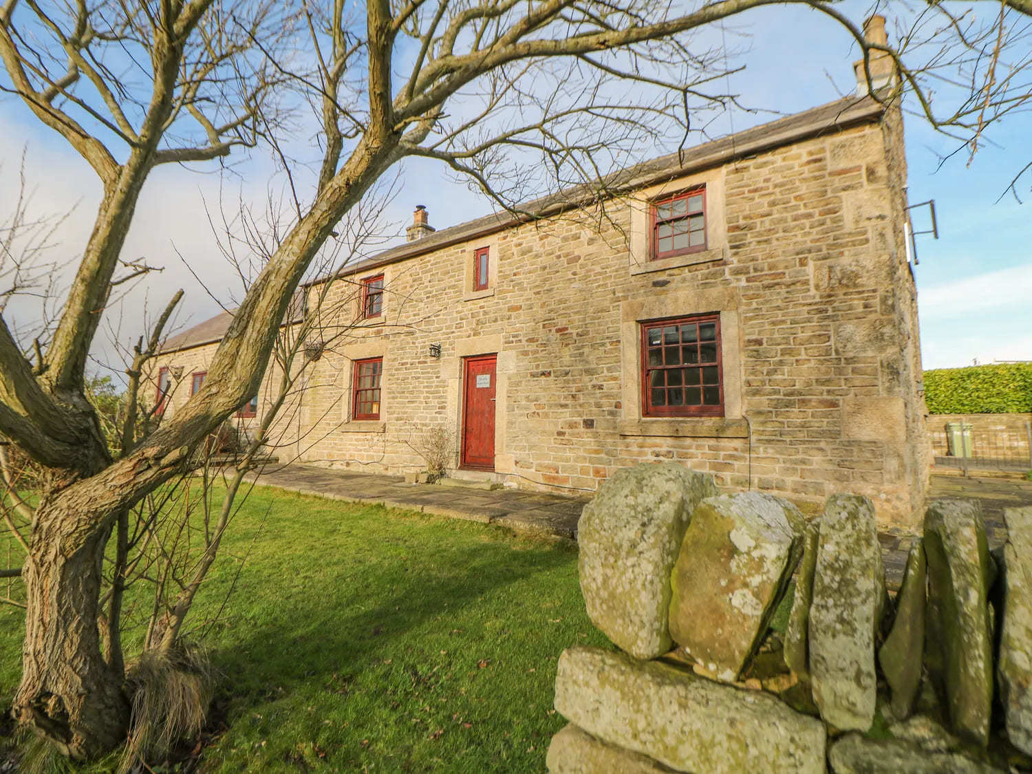 the-old-robin-hood-peak-district-cottage-sleeps-15